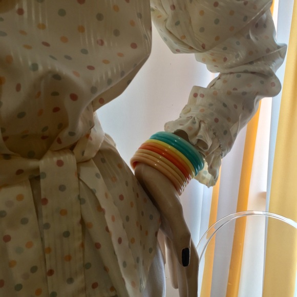 Vintage vanilla silk polka dot blouse. - Picture 8 of 8